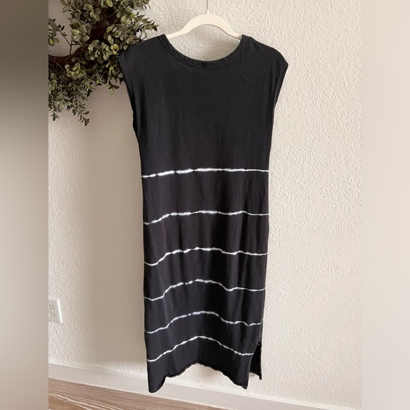 Universal Threads long t-shirt dress - Picture 2 of 3